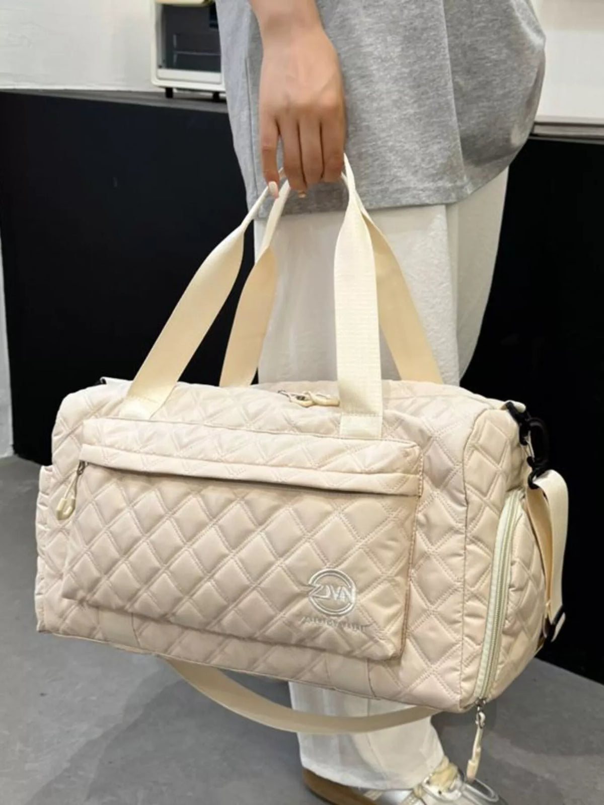 Quilted Oxford Cloth Travel Bag in Off-white