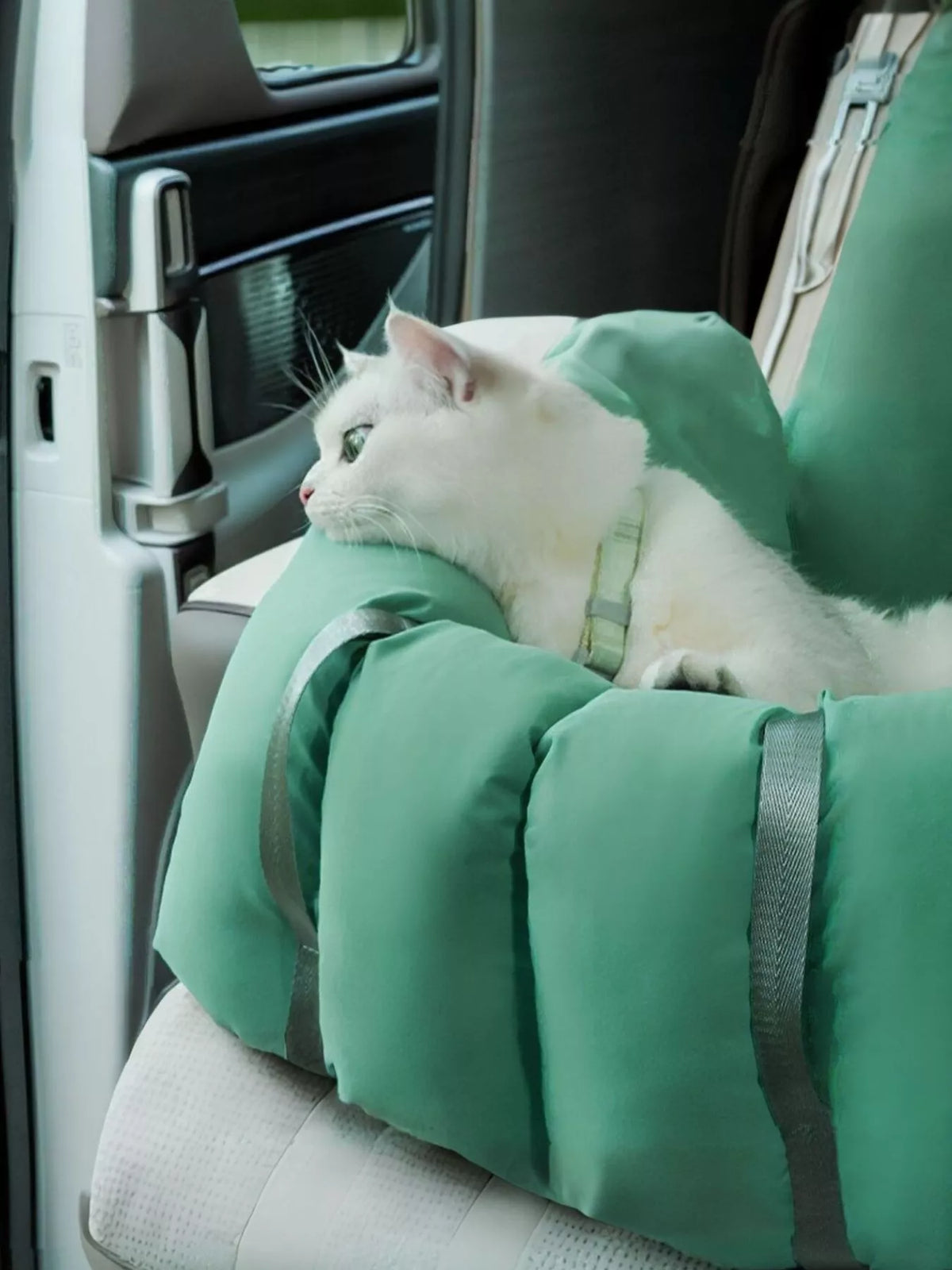 Comfortable & Portable Pet Car Nest - Lilixa.store