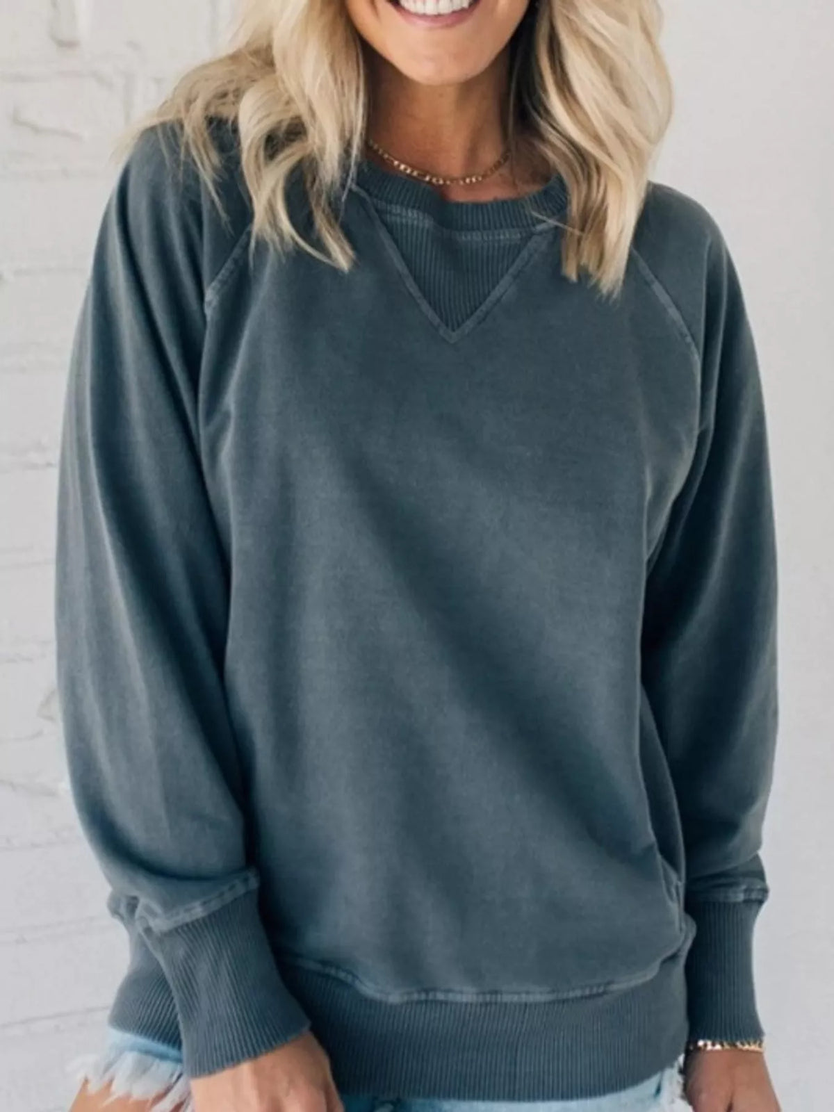 Crew Neck Raglan Sleeve Sweatshirt in Charcoal