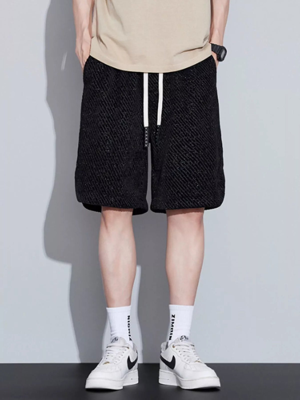 Men's Plus Size Drawstring Loose Fit Shorts in Black