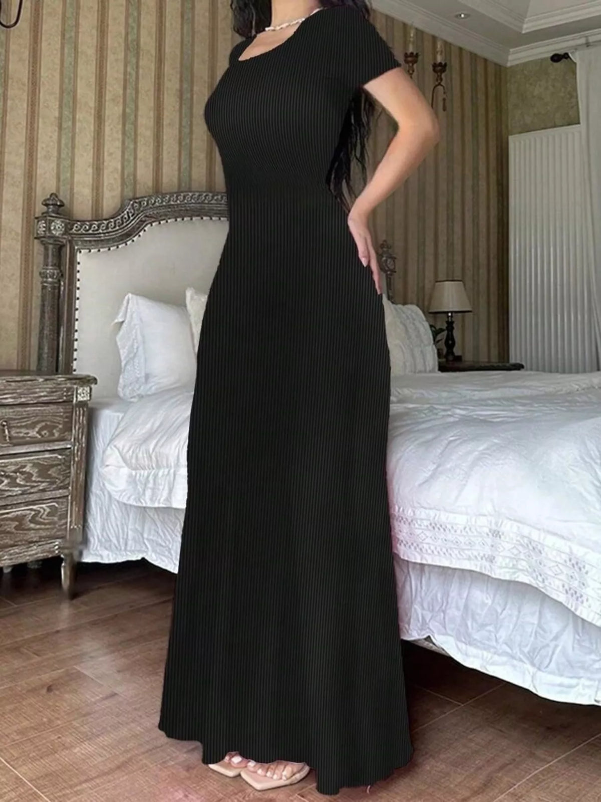 Floral Print Short Sleeve Maxi Dress in Black