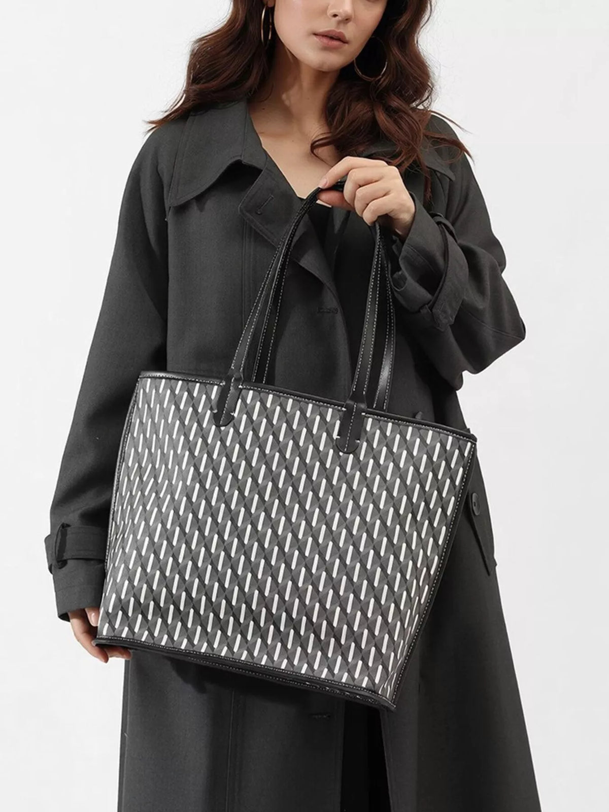 Geometric Pattern Tote Handbag in Black