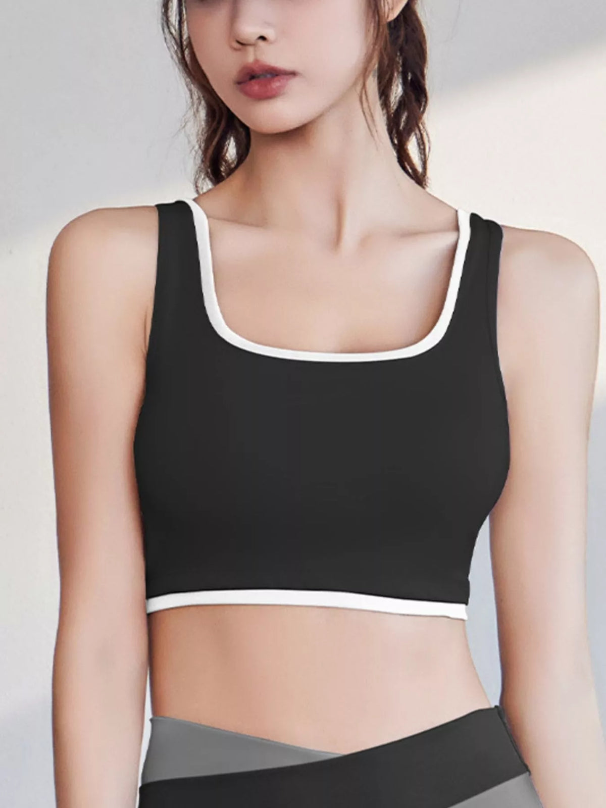 Contrast Trim Scoop Neck Active Bra