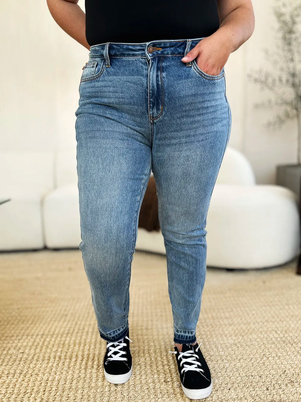 Judy Blue Full Size Mid Rise Rigid Magic Release Hem Jeans - Lilixa.store