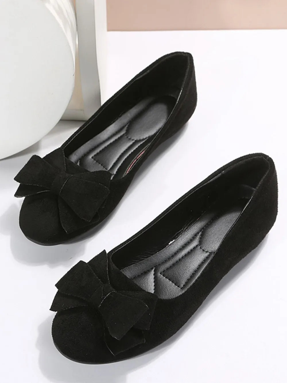 Bow Solid Color Round Toe Flat Slip-Ons in Black