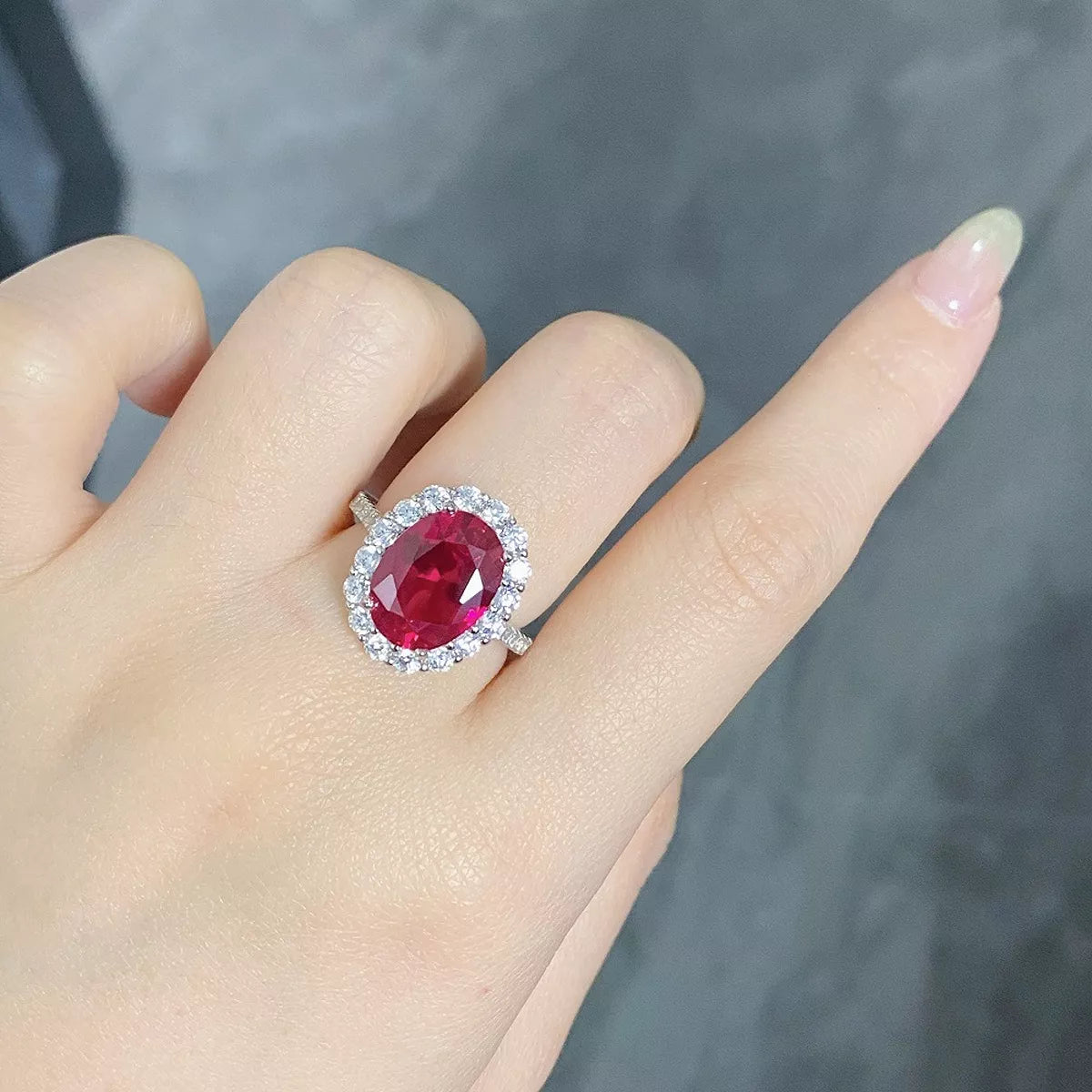 925 Sterling Silver Ring with Oval Diamond Accents - Lilixa.store