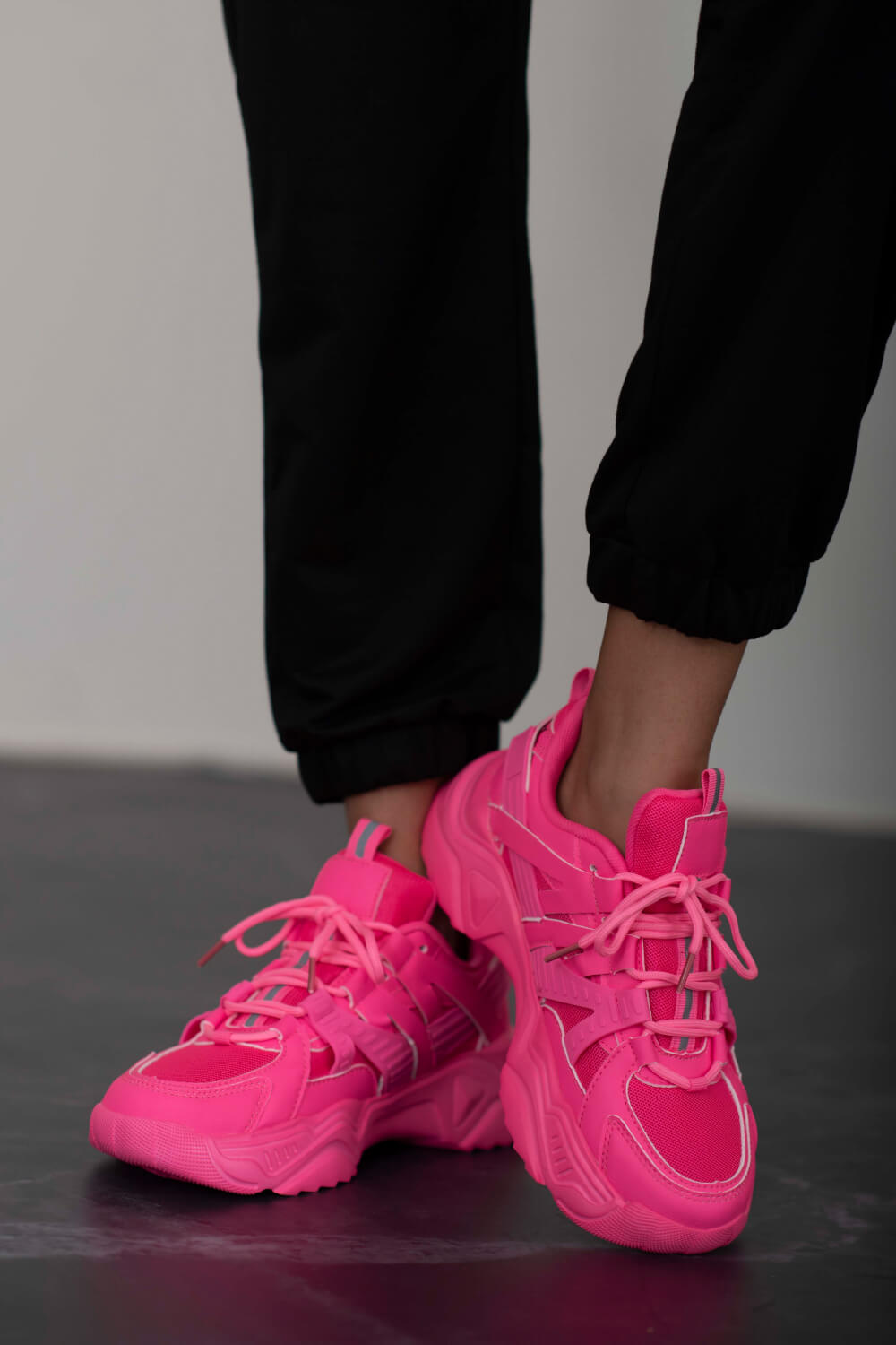 Berness Running Late Chunky Sole Athletic Sneakers in Hot Pink - Lilixa.store