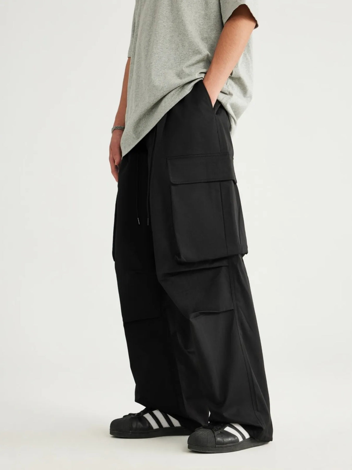 Men's Relaxed Fit Cargo Pants in Black, view 3