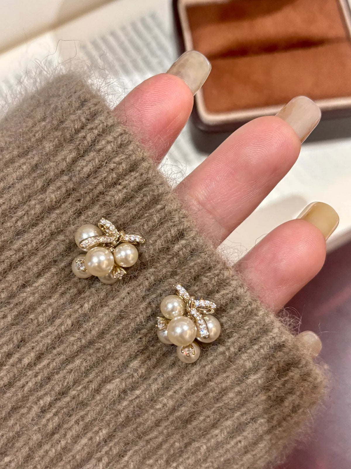 Pearl Cluster Bow Earrings - Lilixa.store