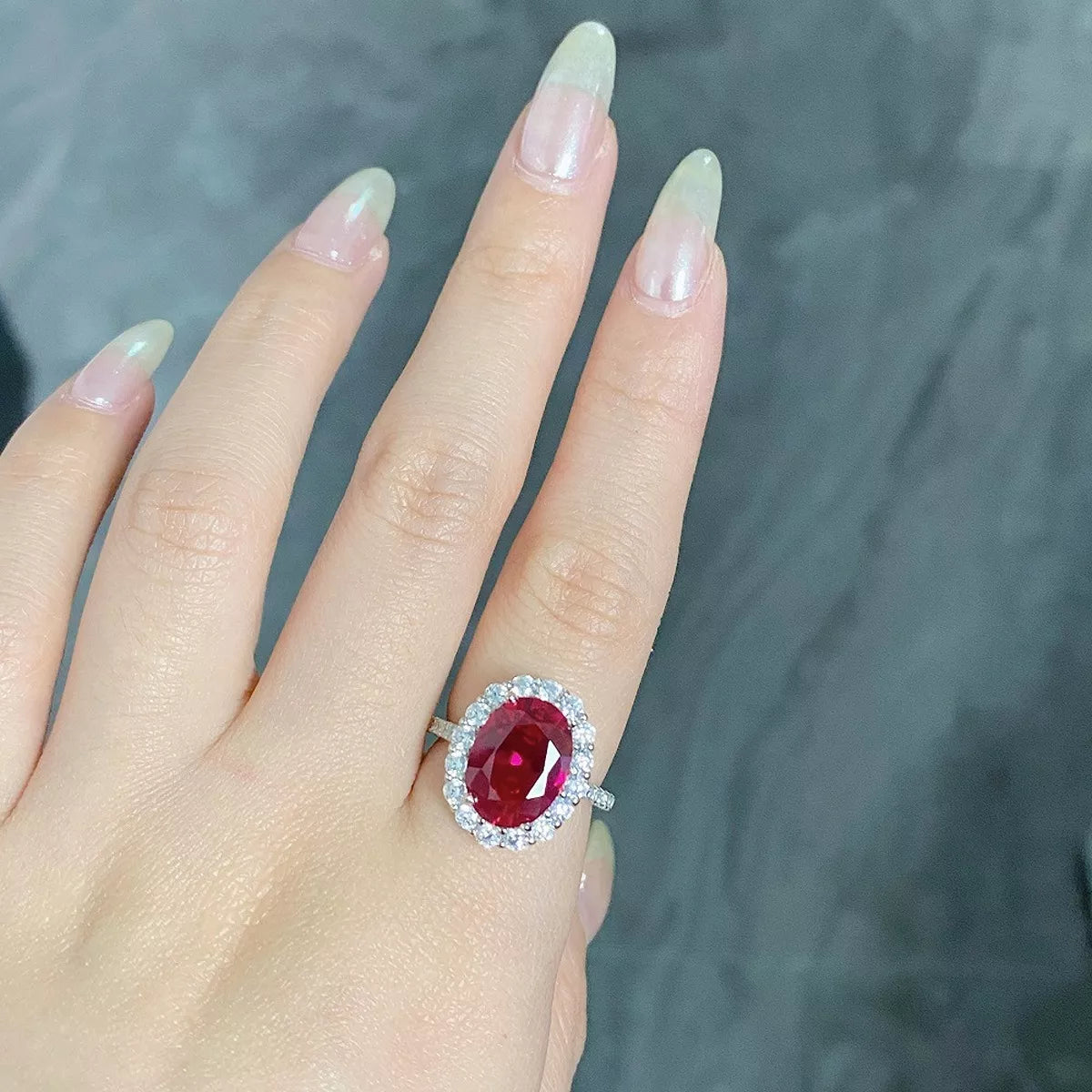 925 Sterling Silver Ring with Oval Diamond Accents - Lilixa.store