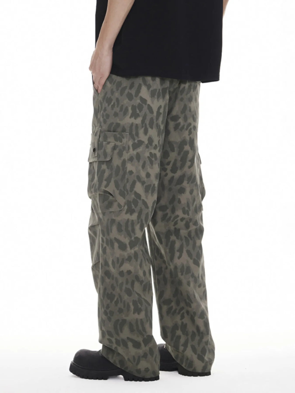 Men's Plus Size Leopard Wide Leg Cargo Pants in Leopard Print, view 6