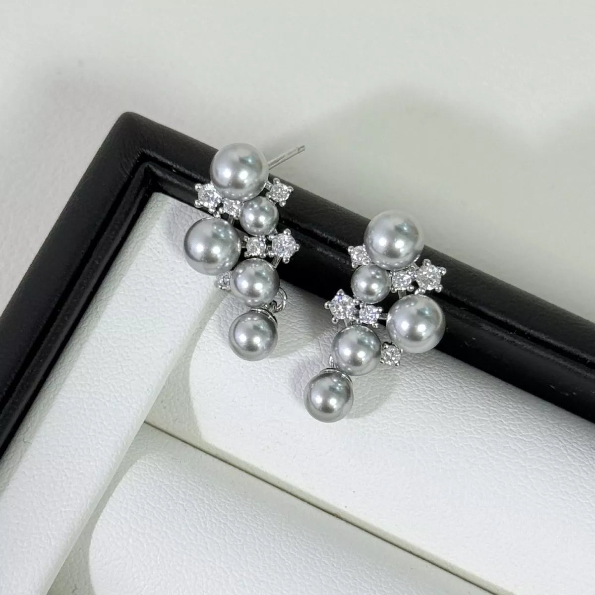 Pearl Cluster Earrings - Lilixa.store
