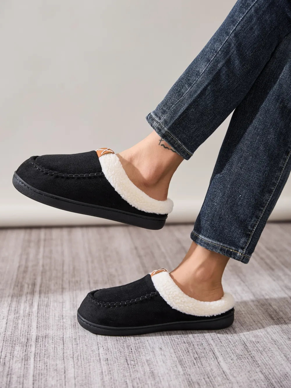 Contrast Round Toe Flat Slippers - Lilixa.store