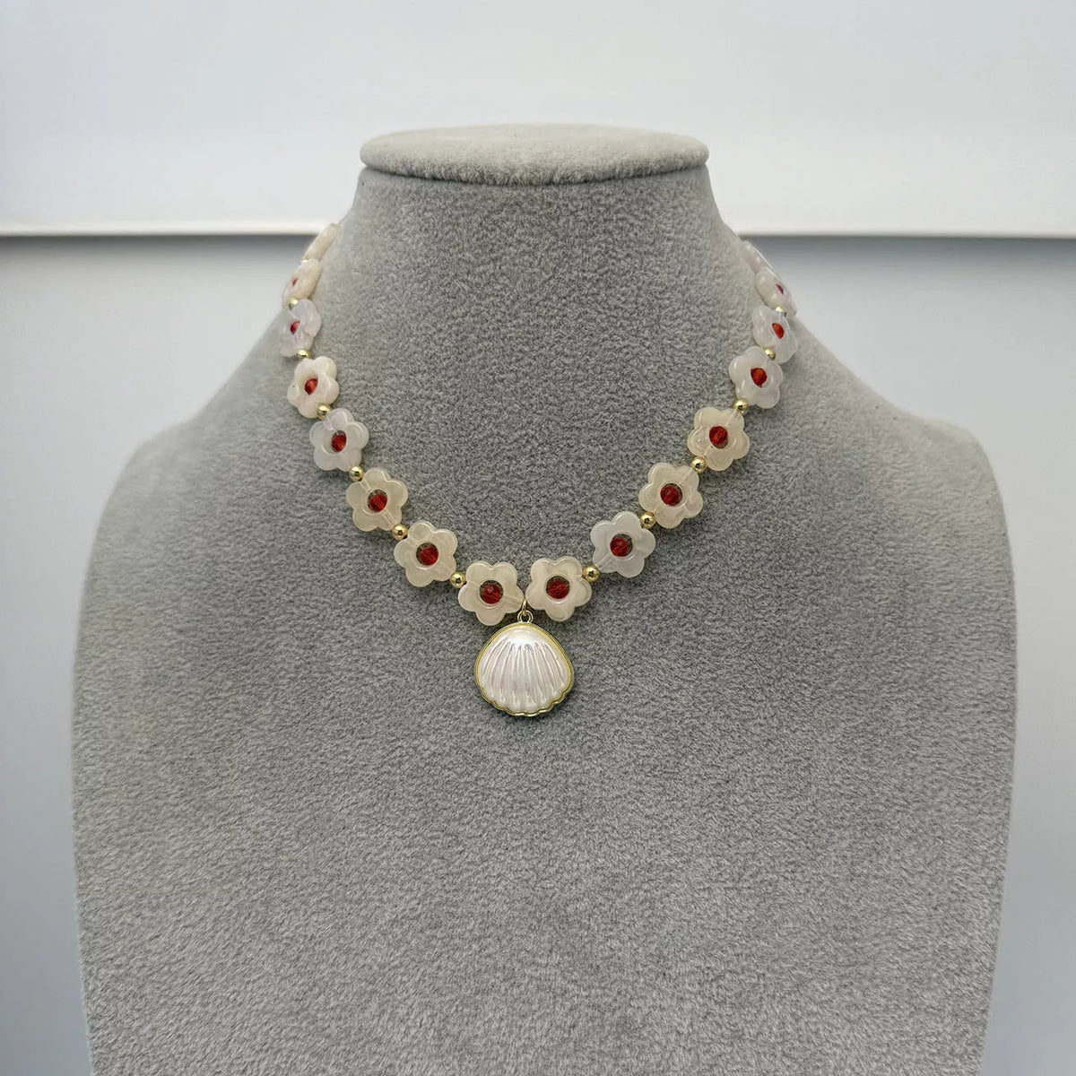 Charming Shell Pendant Beaded Necklace - Lilixa.store