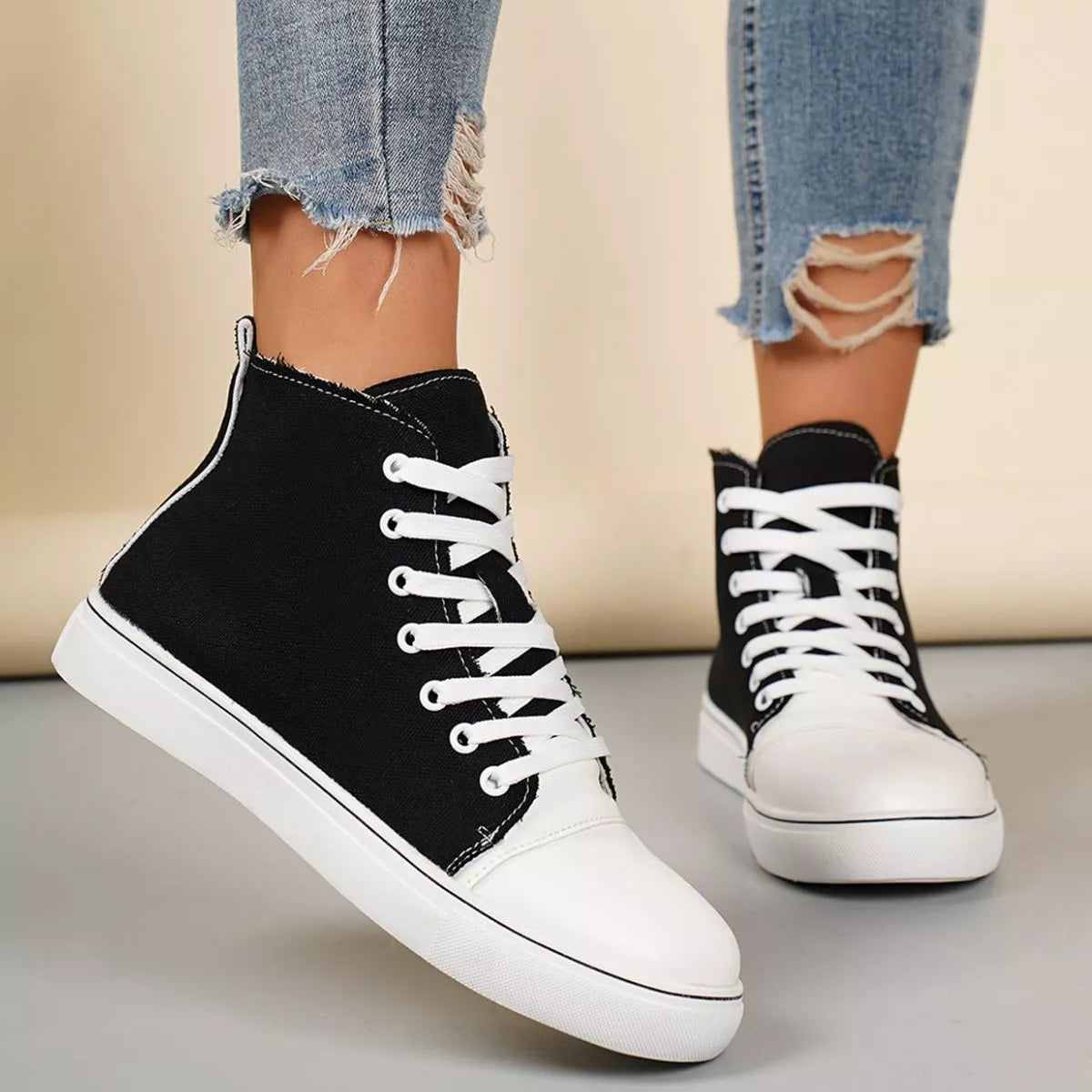 Round Toe Lace Up Sneakers - Lilixa.store