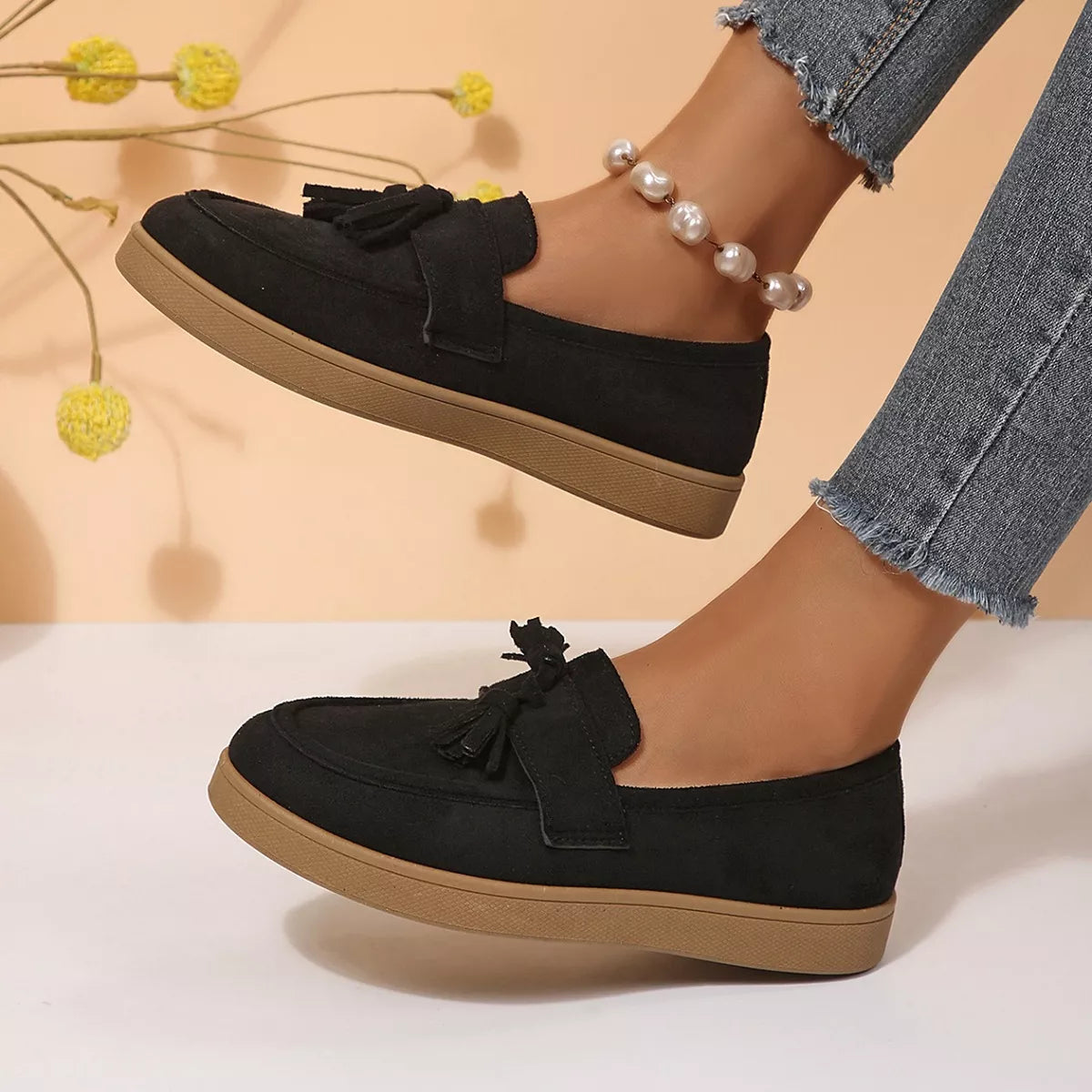 Tassel Suede Loafers with Comfortable Flat Sole in Black