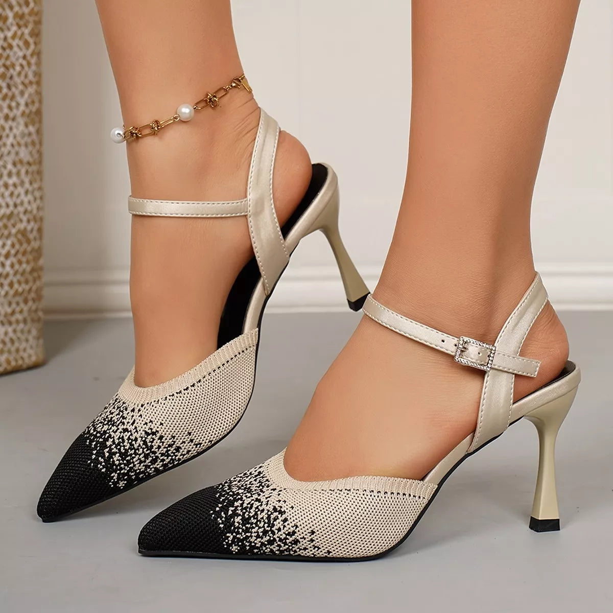 Point Toe Kitten Heels Sandals in Black