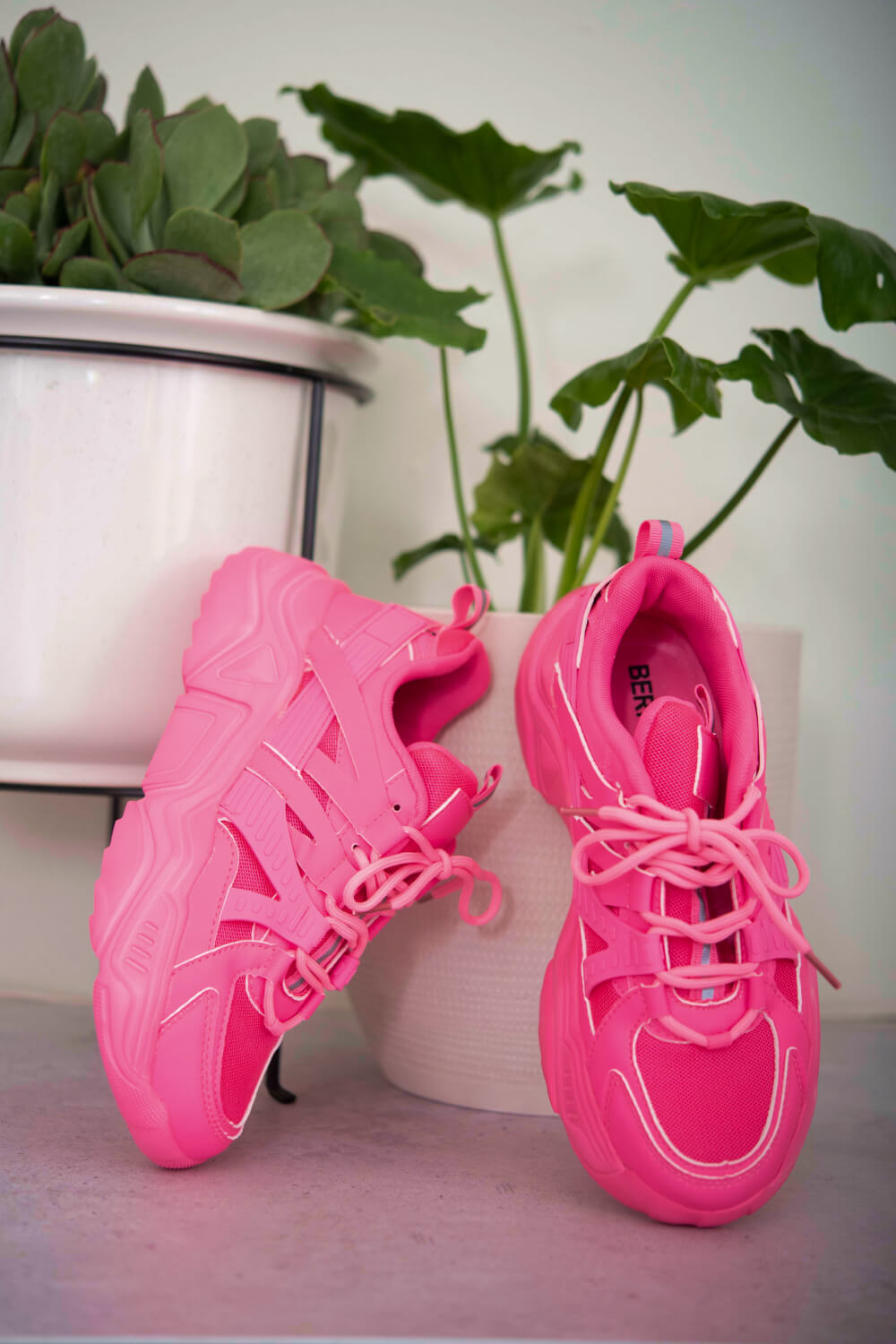 Berness Running Late Chunky Sole Athletic Sneakers in Hot Pink - Lilixa.store