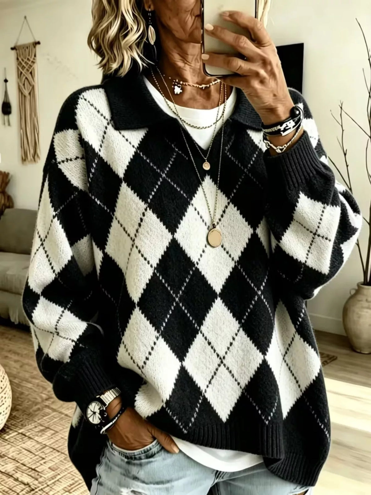 Argyle Pattern Collared Pullover Sweater in Black