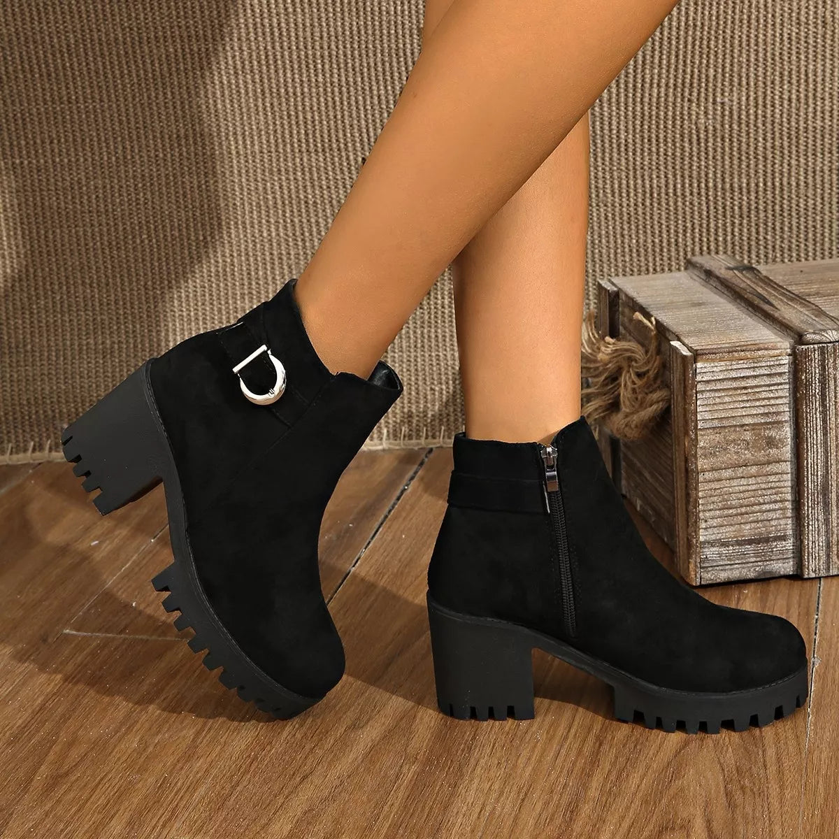 Round Toe Block Heels Boots in Black