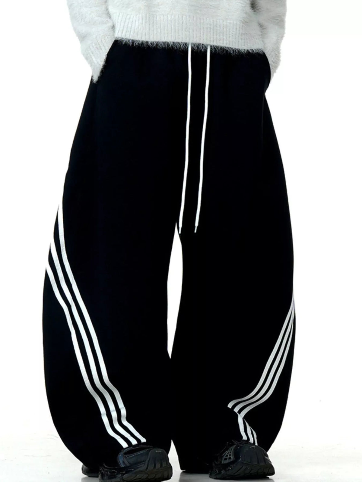 Men's Wide-Leg Striped Pants in Black