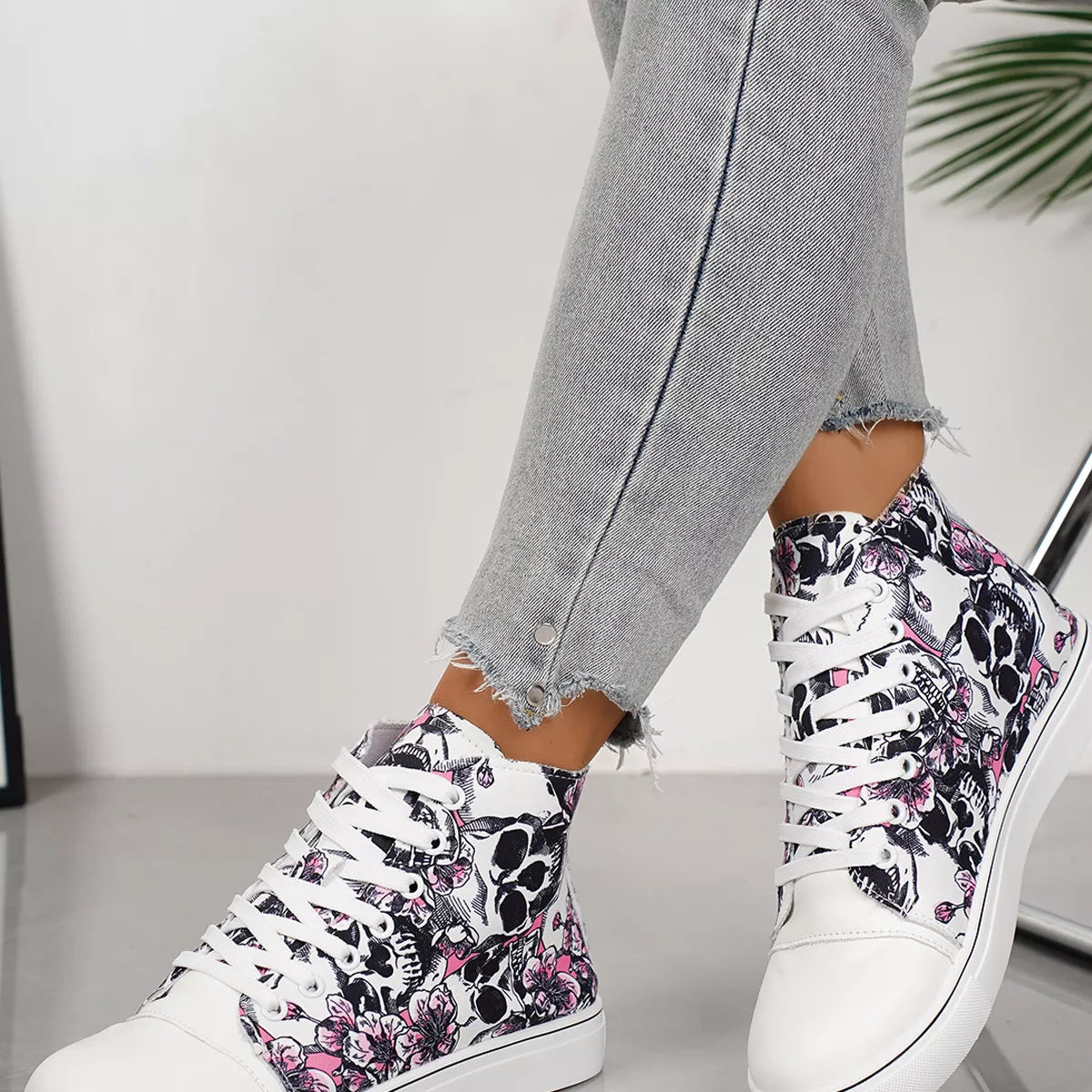 Round Toe Lace Up Sneakers - Lilixa.store