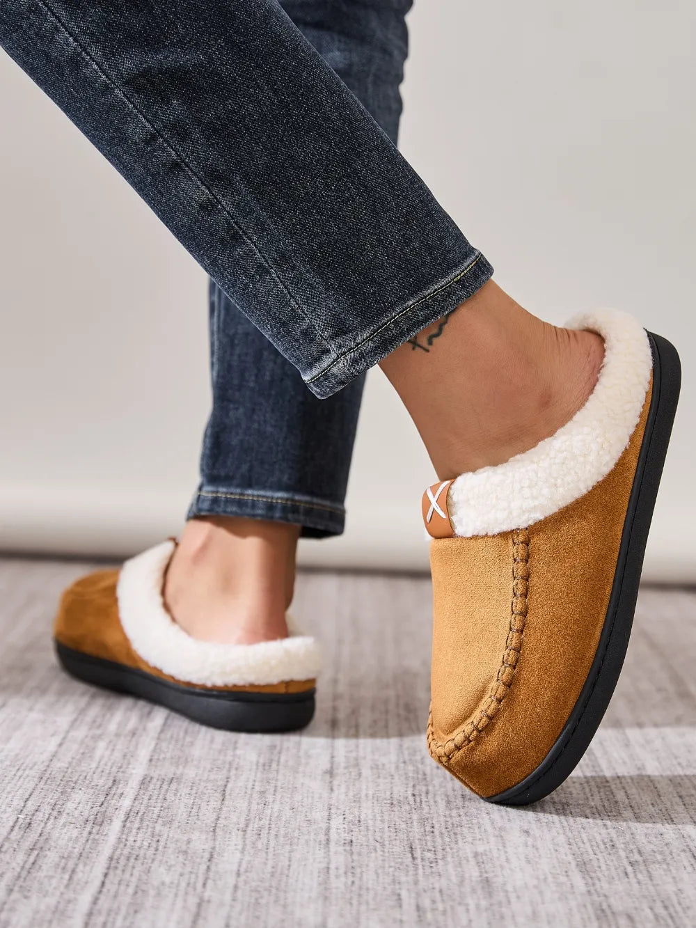 Contrast Round Toe Flat Slippers - Lilixa.store