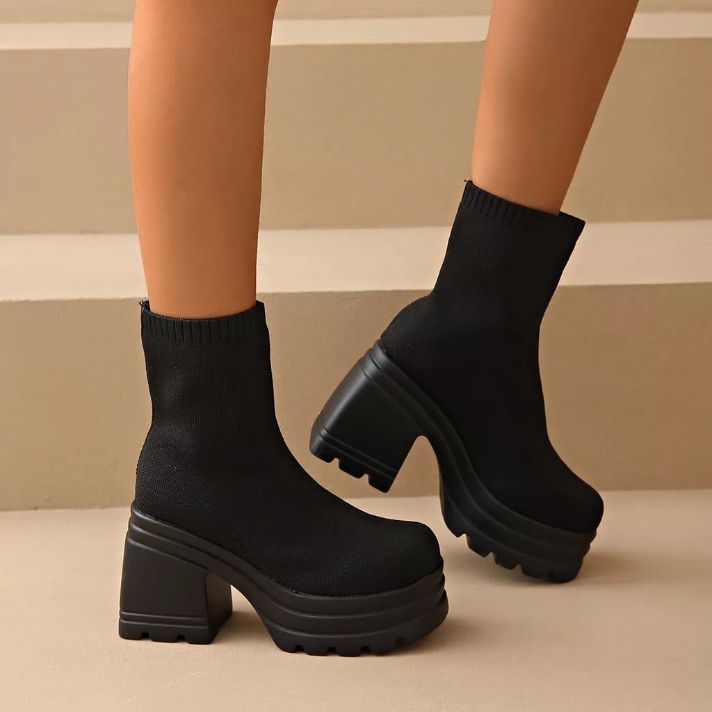 Round Toe Block Heels Boots in Black