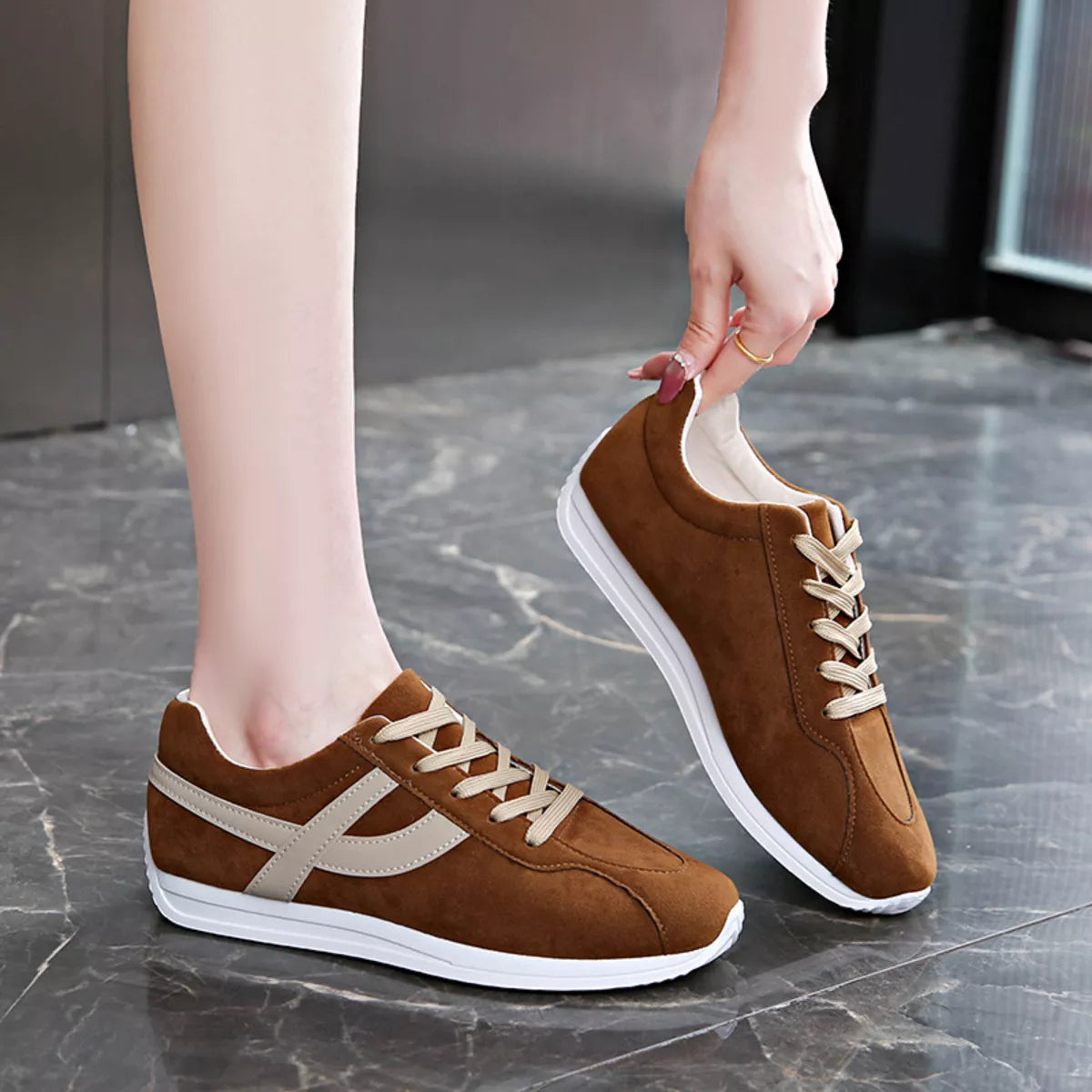 Round Toe Lace Up Sneakers - Lilixa.store