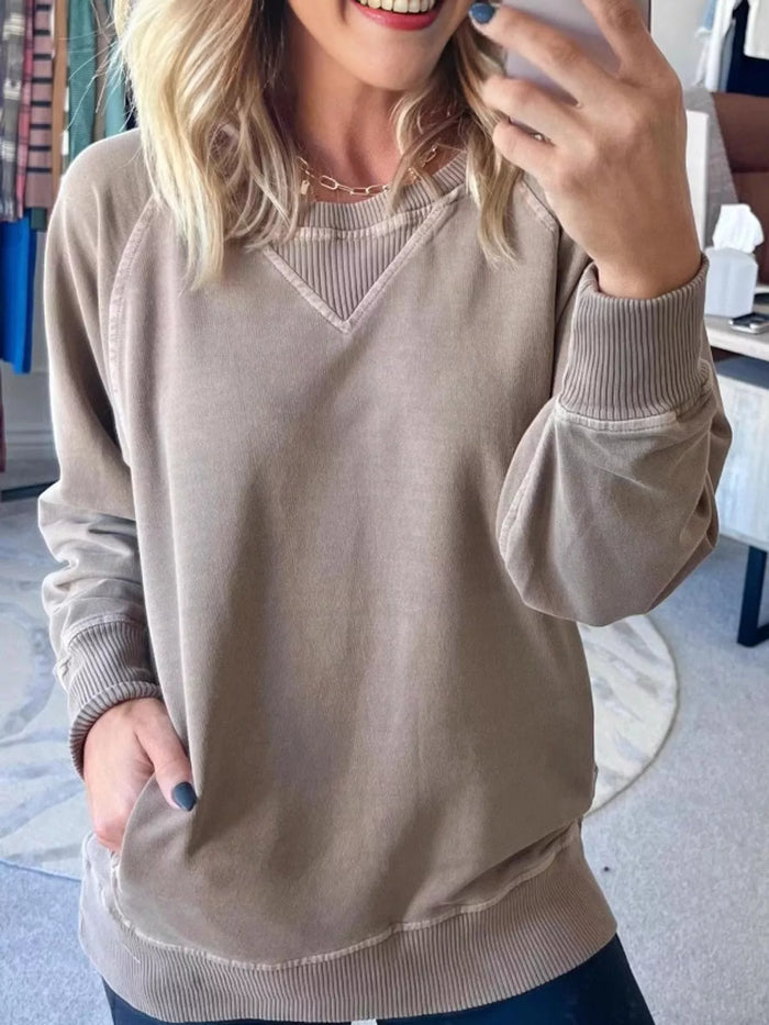 Crew Neck Raglan Sleeve Sweatshirt in Mocha