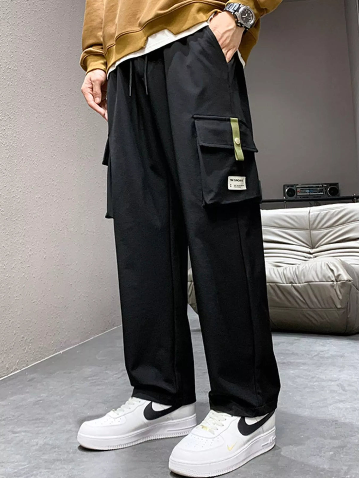 Men's Plus Size Wide Leg Cargo Pants in Black