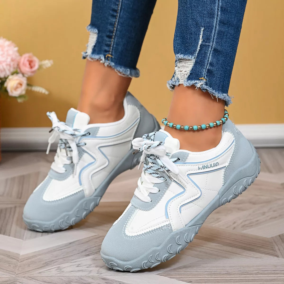 Round Toe Lace Up Sneakers - Lilixa.store