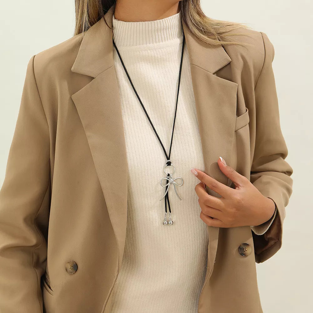 Elegant Bow Pendant Necklace in Silver