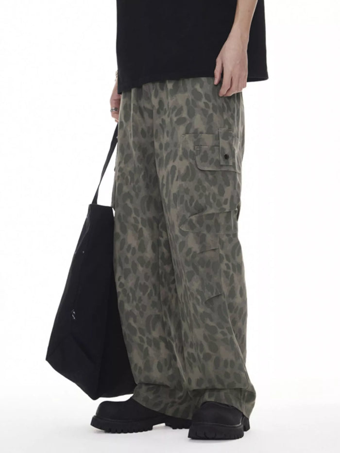 Men's Plus Size Leopard Wide Leg Cargo Pants in Leopard Print