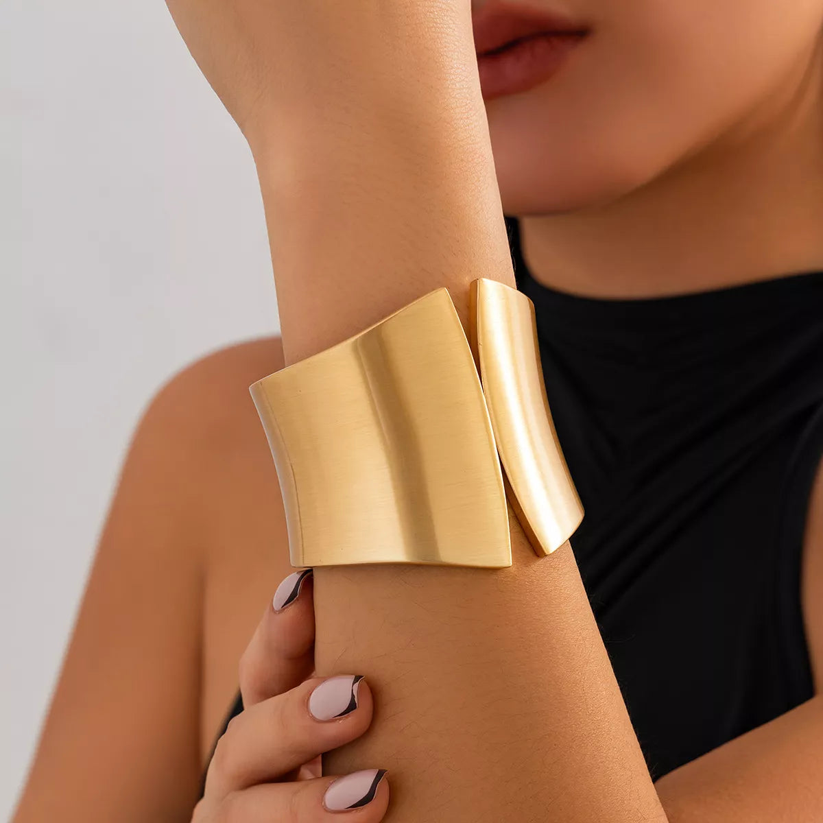 Wide Cuff Bracelet - Lilixa.store