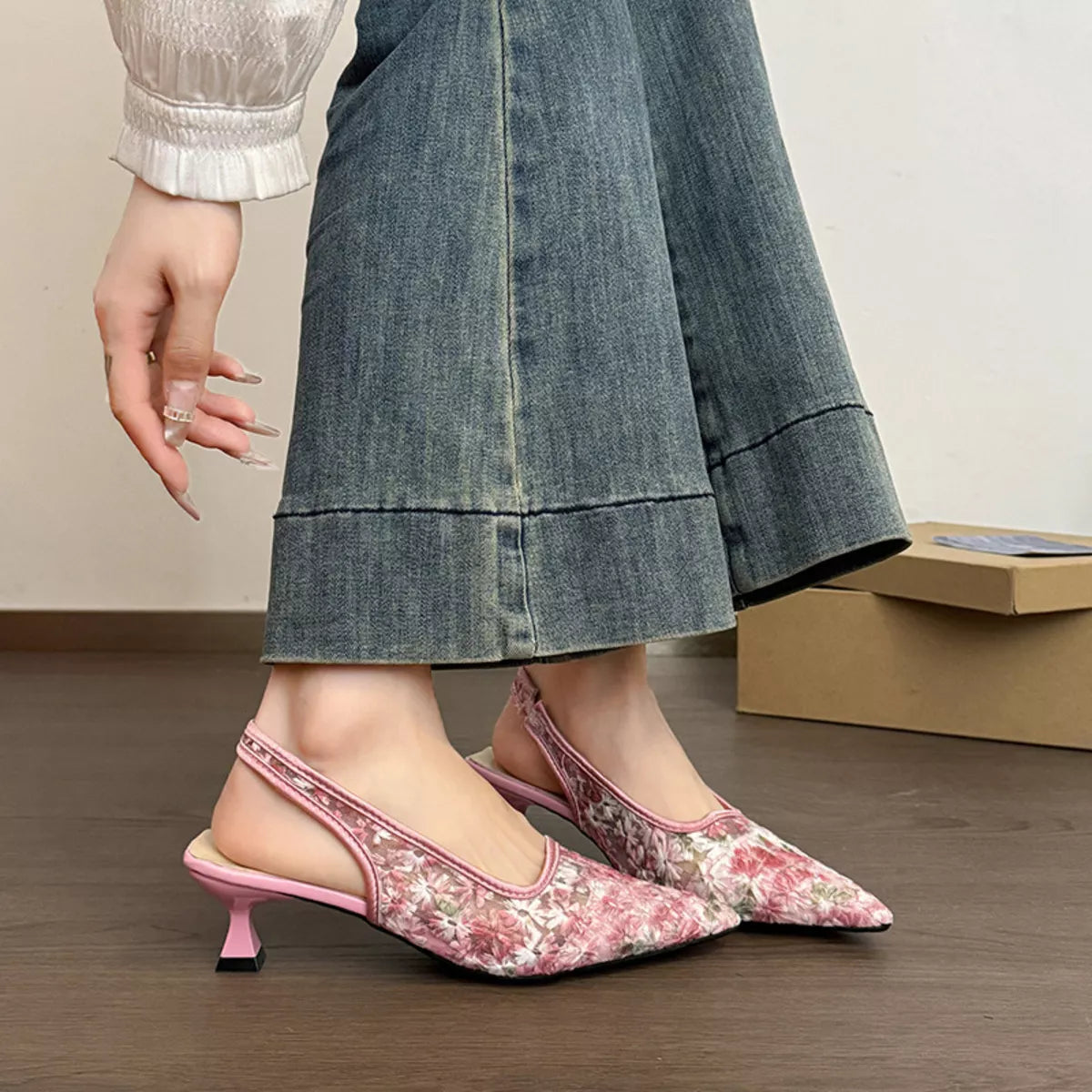 Lace Pointed-Toe Slingback Pumps - Lilixa.store