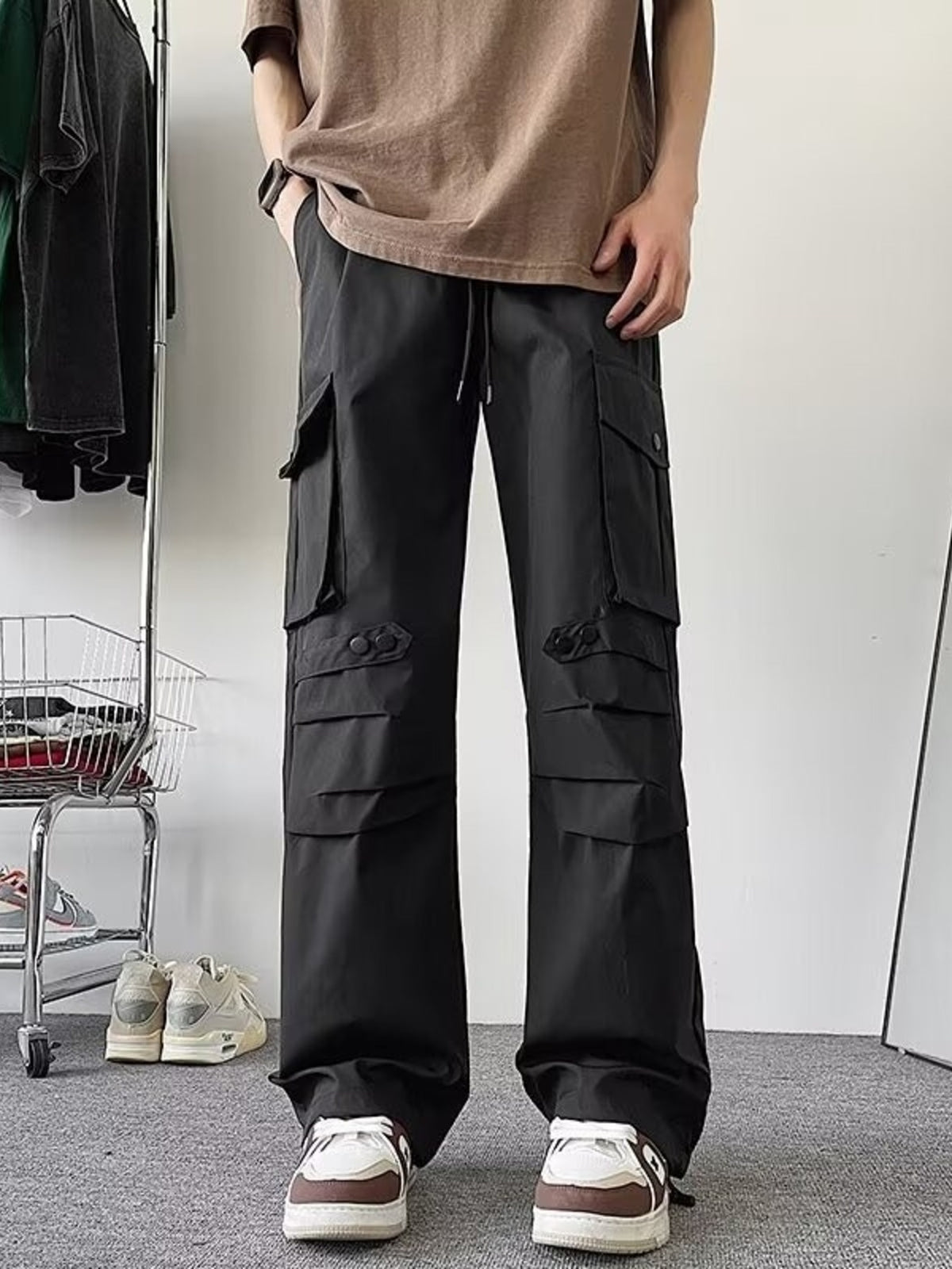 Men's Plus Size Loose Fit Multi-Pocket Cargo Pants in Black
