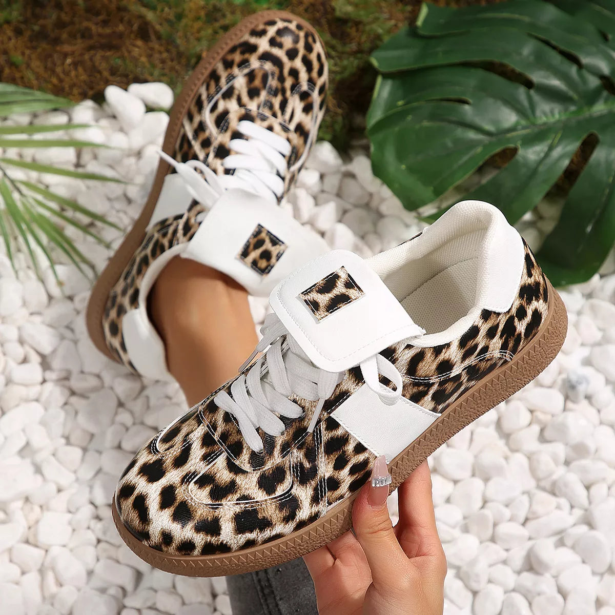 Round Toe Lace Up Sneakers - Lilixa.store
