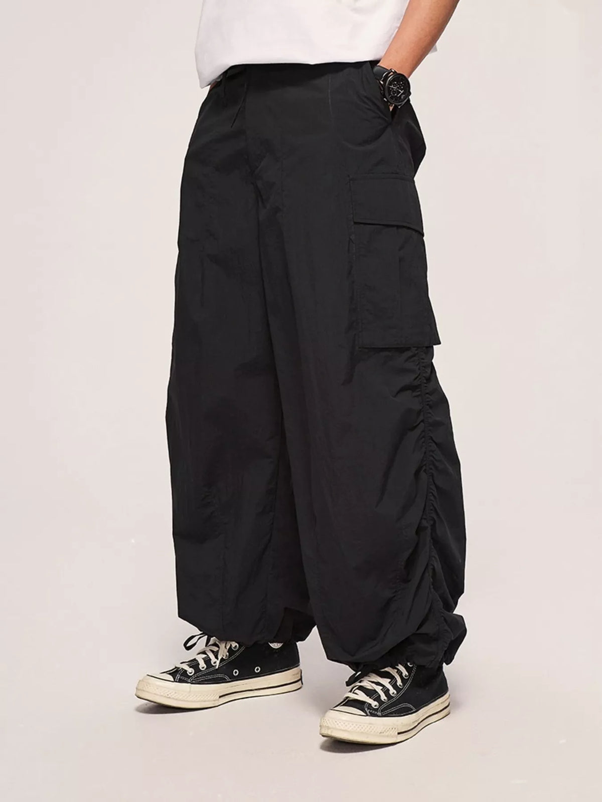 Men's Wide Leg Cargo Pants in Black
