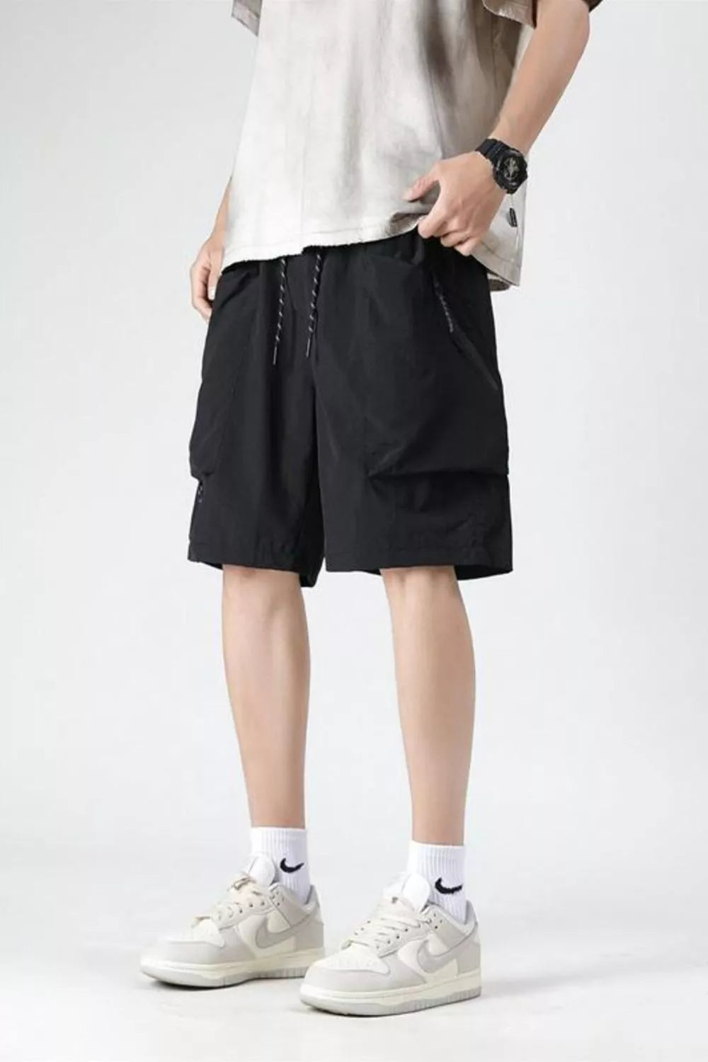 Men's Plus Size Cargo Pocket Relaxed Fit Shorts in Black