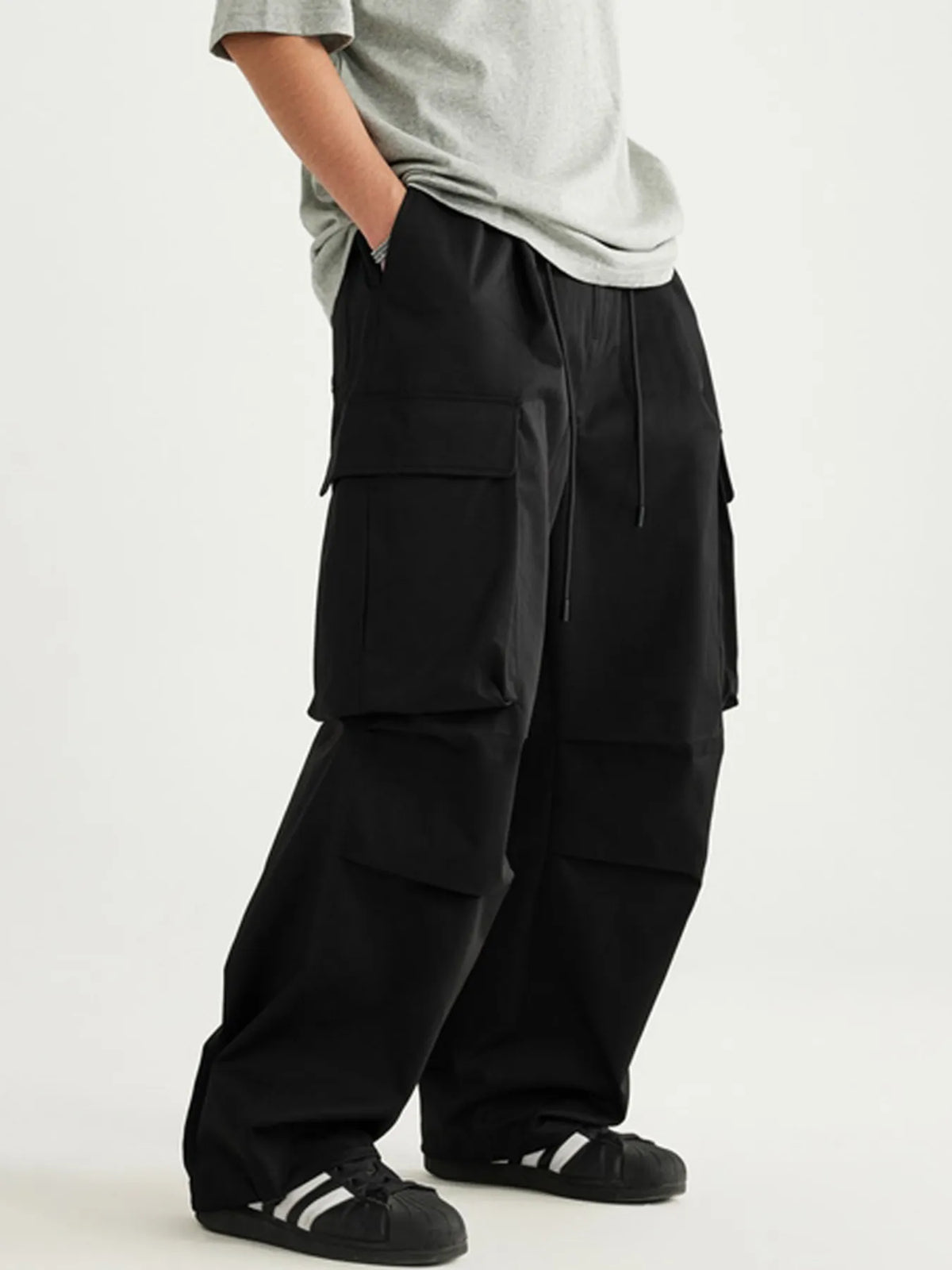 Men's Relaxed Fit Cargo Pants in Black, view 4