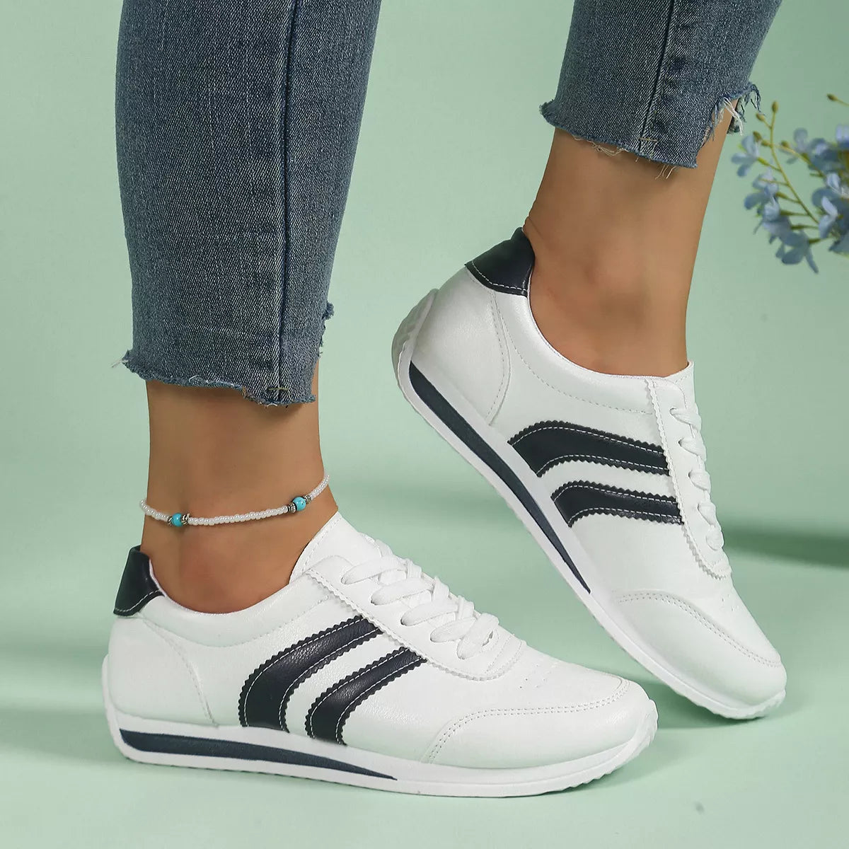 Round Toe Lace Up Sneakers - Lilixa.store