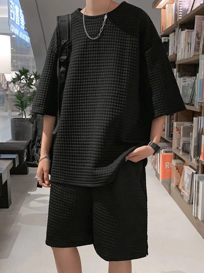 Men's Textured Short Sleeve T-Shirt and Shorts Set in Black