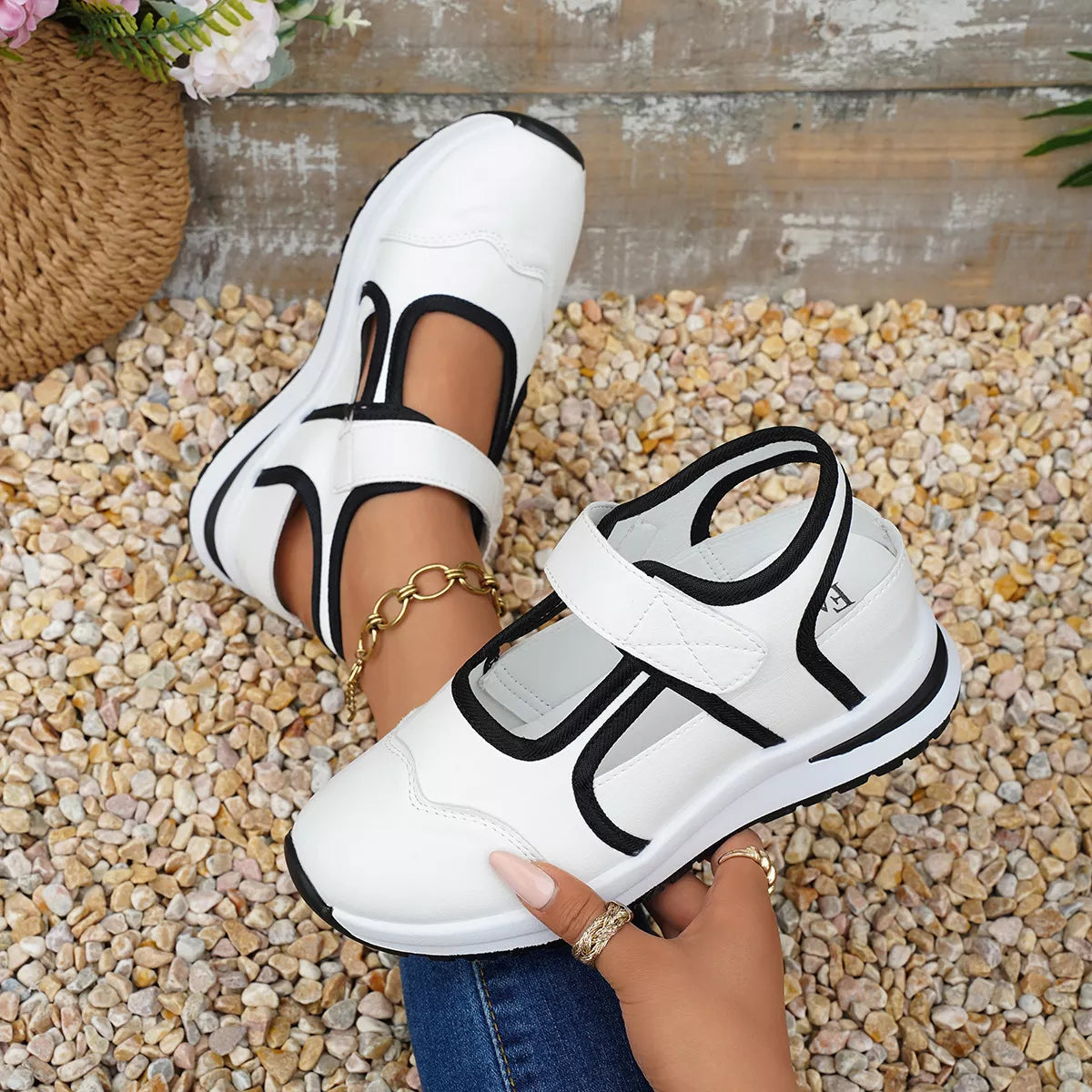 Round Toe Contrast Sneakers - Lilixa.store