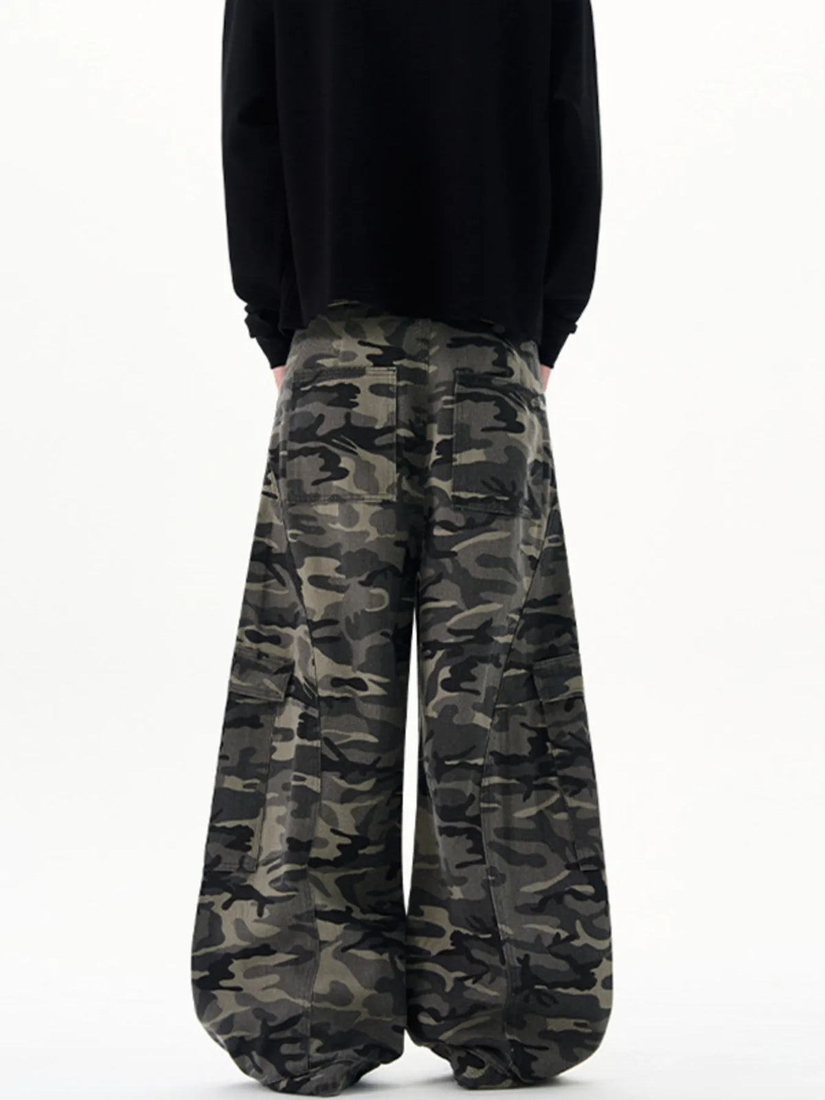 Men's Loose Fit Camouflage Cargo Pants in Green Camouflage, view 4