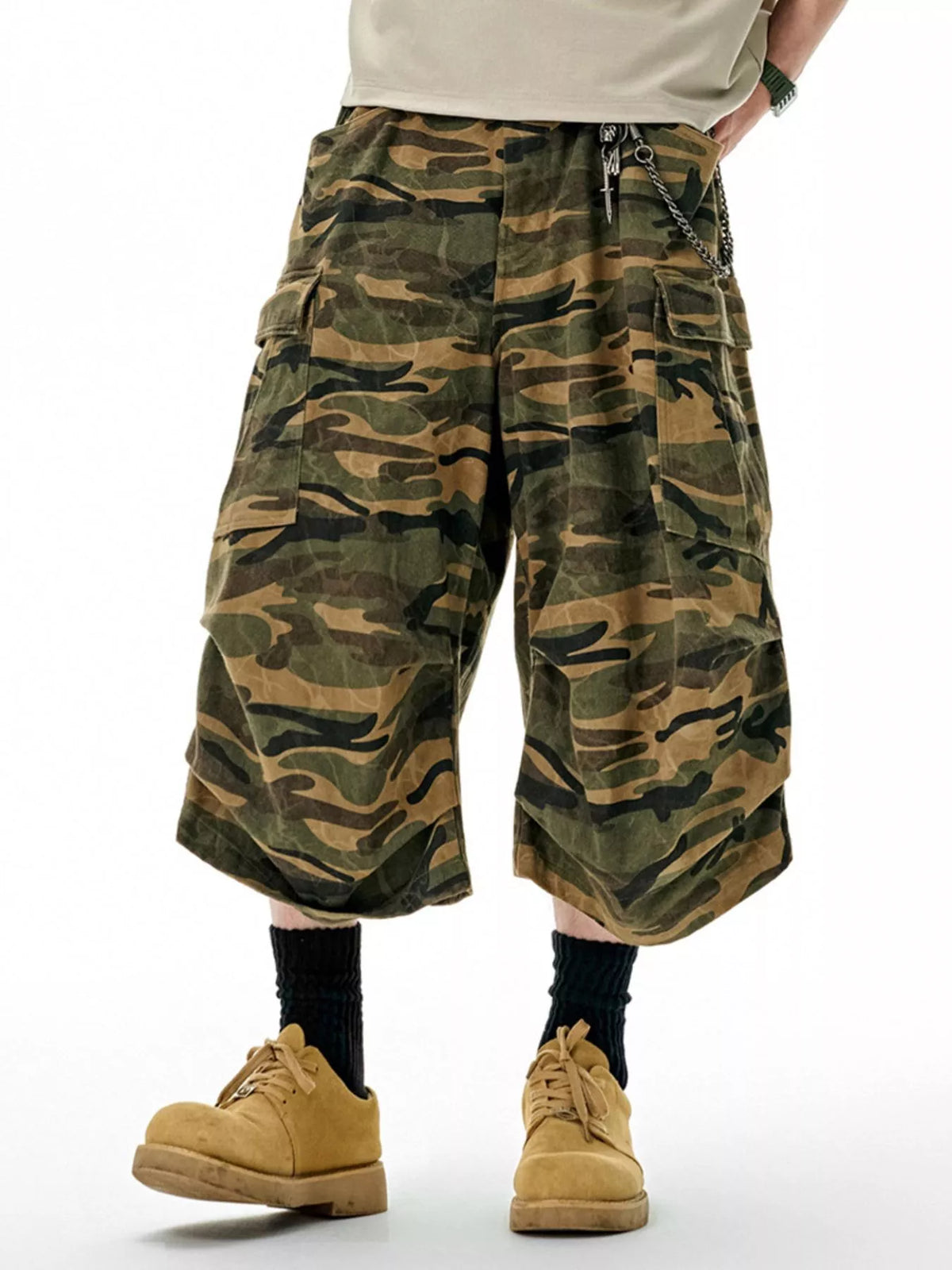 Men's Camo Cargo Culottes Shorts in Olive Brown
