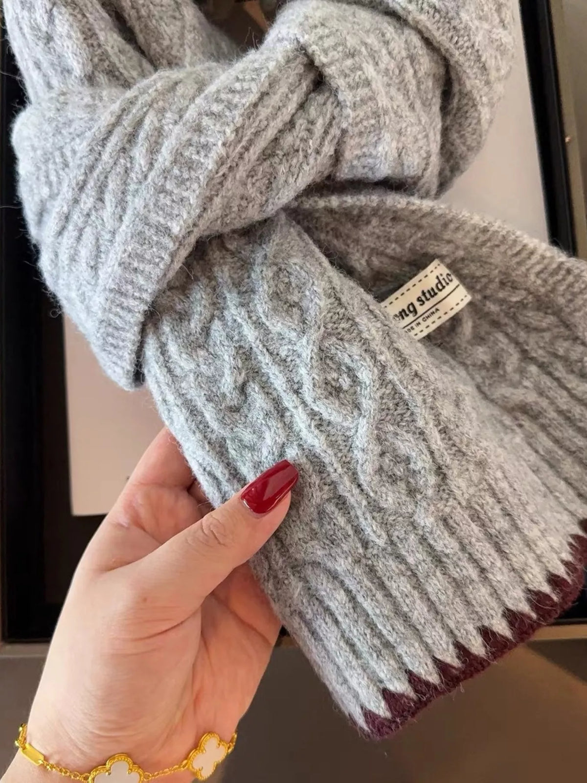 Cozy Knitted Cable-Knit Scarf with Contrast Trim - Lilixa.store