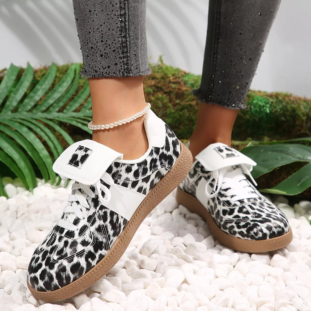 Round Toe Lace Up Sneakers - Lilixa.store