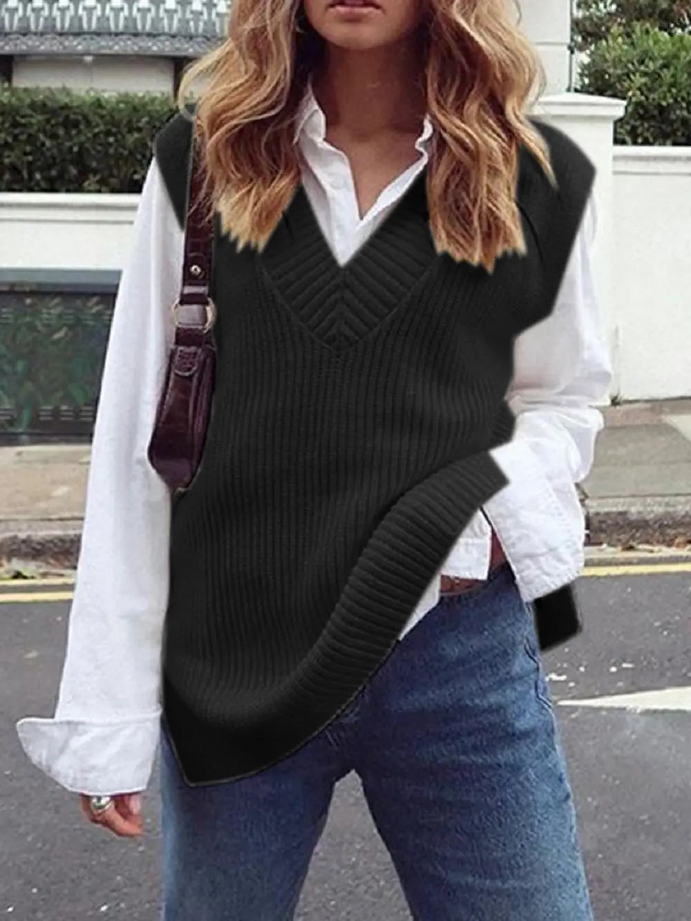 Ribbed V-Neck Sleeveless Sweater Vest in Black