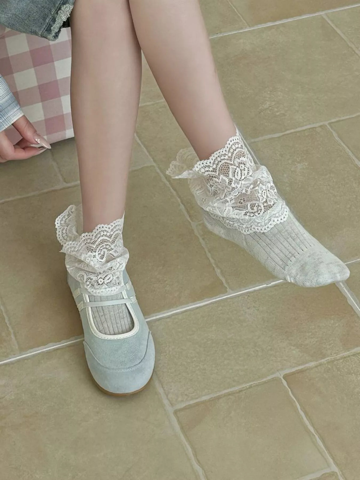Lace Ankle Socks in Light Gray